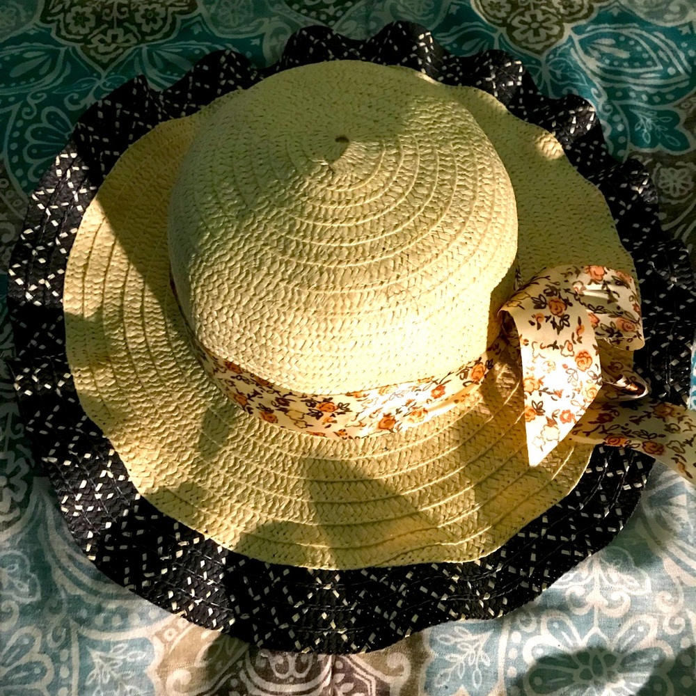 Hat with a bow